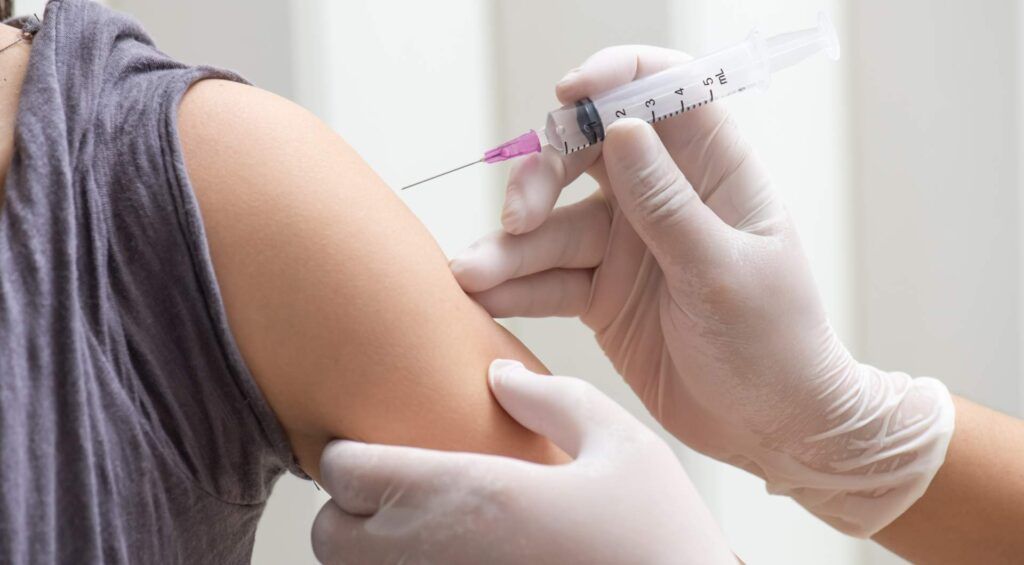 do travel nurses have to be vaccinated