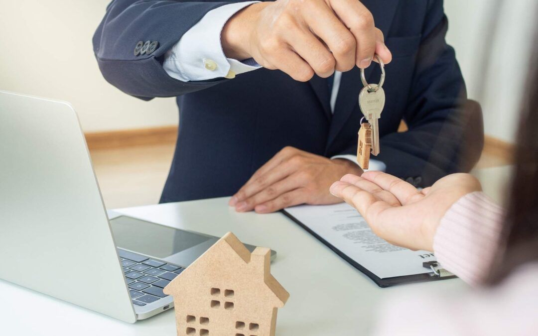 can a travel nurse buy a house